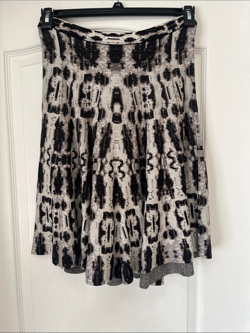 BCBGMaxAzria Black and Cream Patterned Women’s Flare Skirt, M